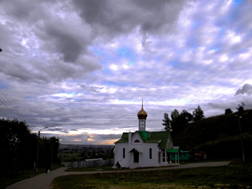 Белгород. Церковь Троицы Живоначальной. общий вид в ландшафте
