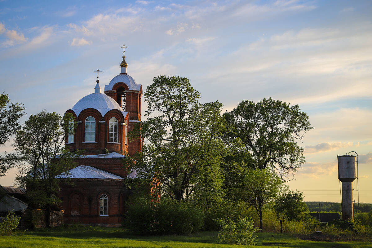 Церковь Николая Чудотворца, Верхний Студенец (Задонский район, Липецкая область). общий вид в ландшафте