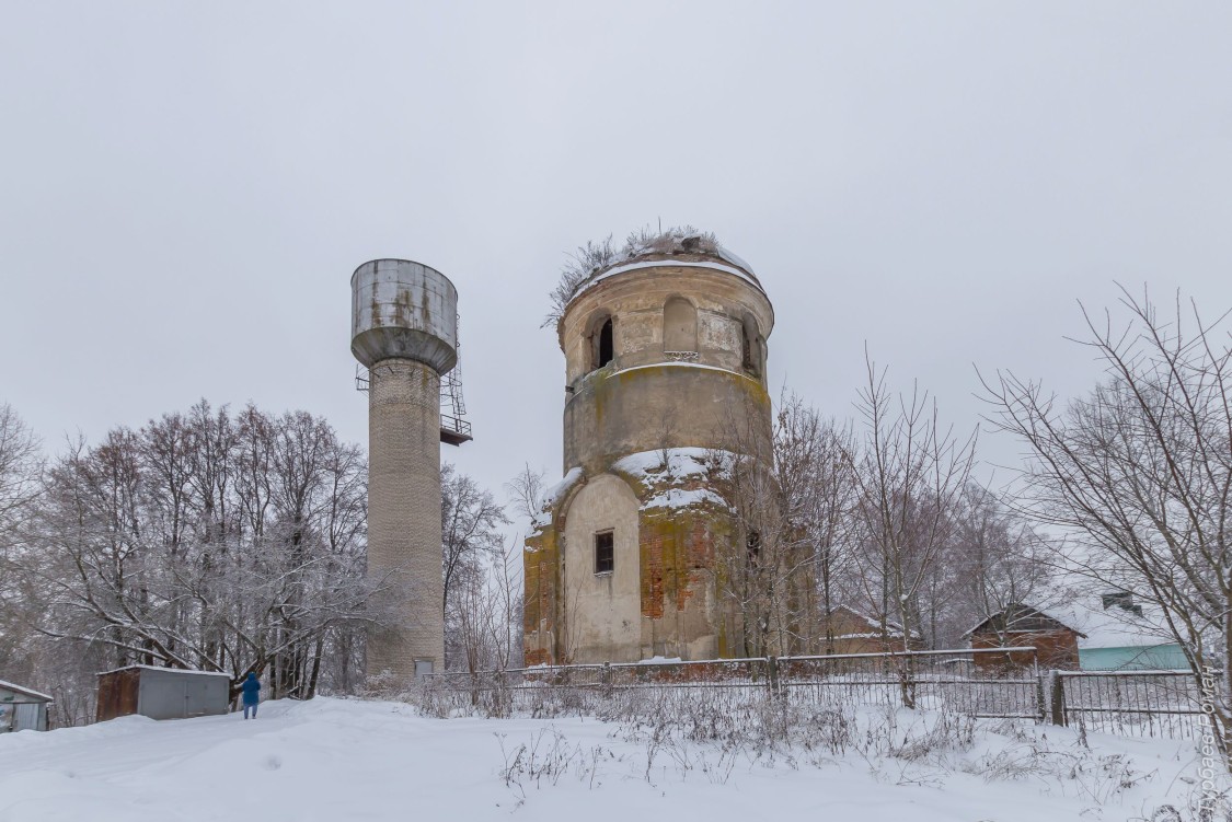 Церковь Покрова Пресвятой Богородицы (старая), Кощино (Смоленский район, Смоленская область). общий вид в ландшафте, Вид с юго-запада