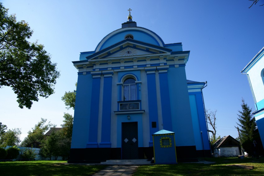 Клевань. Церковь Рождества Христова. общий вид в ландшафте