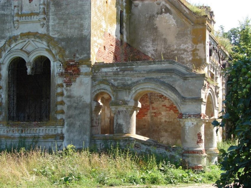 Церковь Успения Пресвятой Богородицы, Зарево (Хиславичский район, Смоленская область). архитектурные детали