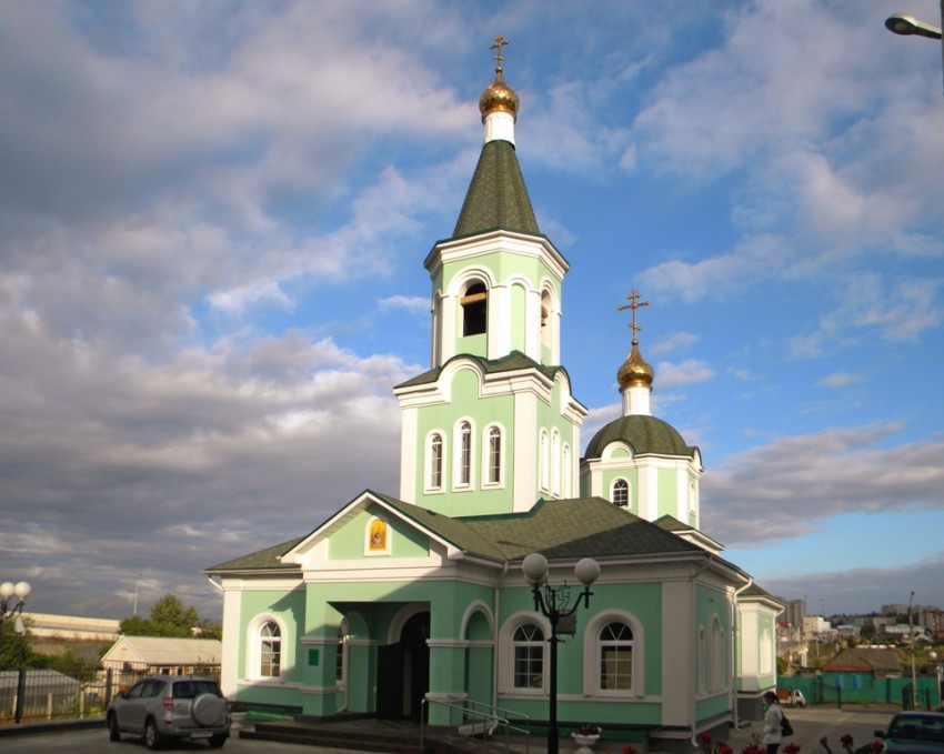 Белгород. Церковь Сергия Радонежского в Красном. общий вид в ландшафте
