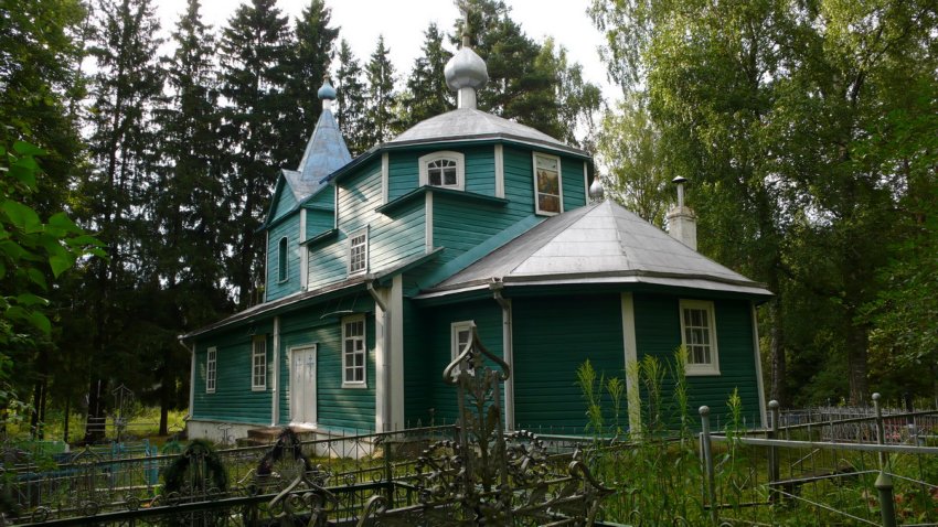 Церковь Илии Пророка, Юшково (Печорский район, Псковская область). общий вид в ландшафте