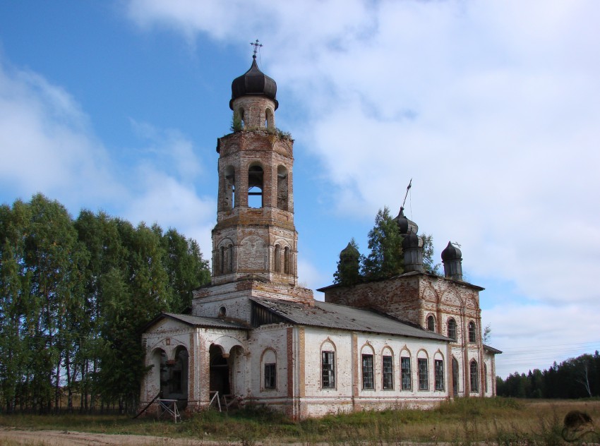 Церковь Иоанна Предтечи, Аксеновская (Лузский район, Кировская область). общий вид в ландшафте