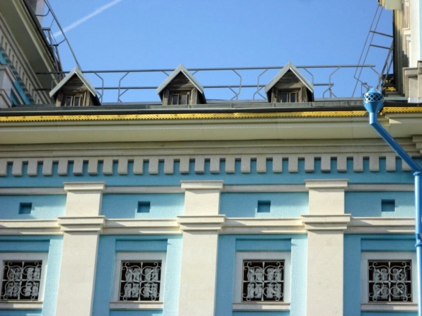 Церковь Казанской иконы Божией Матери, Краснообск (Новосибирский район, Новосибирская область). архитектурные детали, Мансардные окна на кровле храма