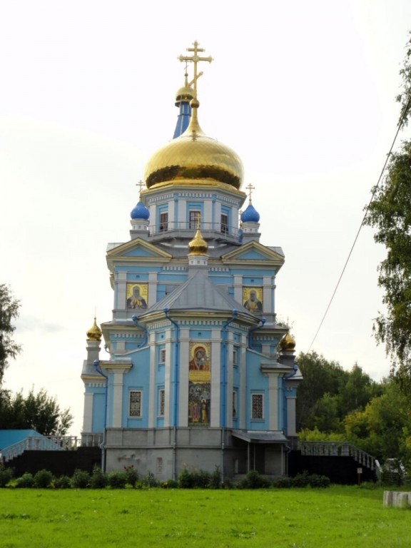 Краснообск. Церковь Казанской иконы Божией Матери. фасады, Восточный фасад, вид с лужайки храма