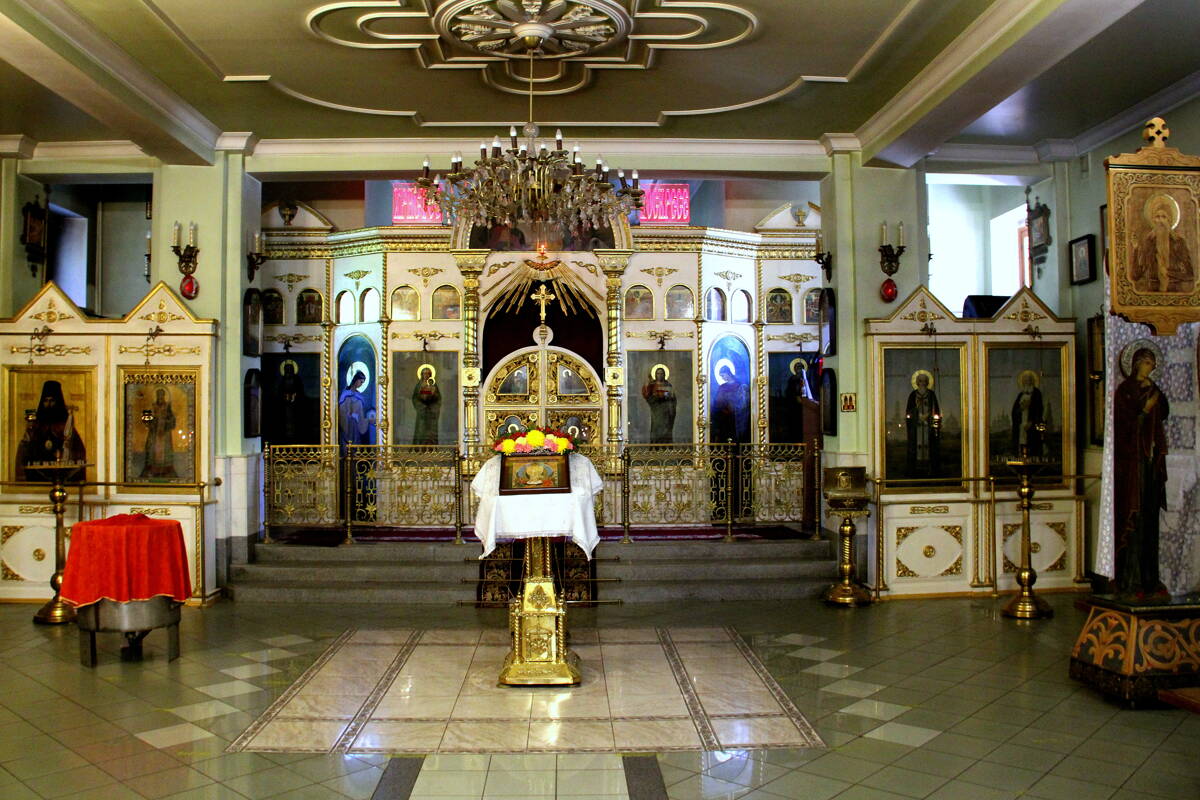 Церковь Казанской иконы Божией Матери, Краснообск (Новосибирский район, Новосибирская область). интерьер и убранство, Иконостас нижнего храма.