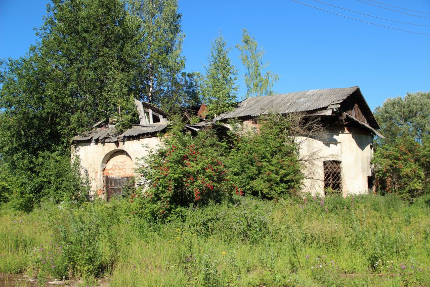 Церковь Троицы Живоначальной, Новинское (Некоузский район, Ярославская область). общий вид в ландшафте