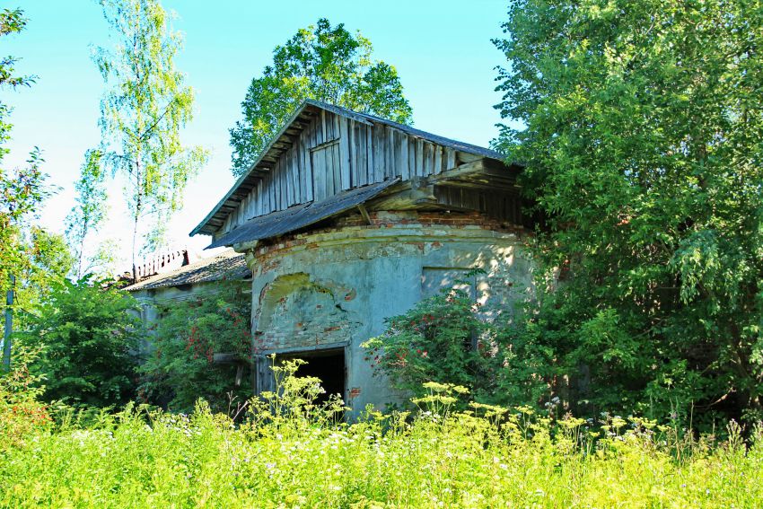 Церковь Троицы Живоначальной, Новинское (Некоузский район, Ярославская область). общий вид в ландшафте