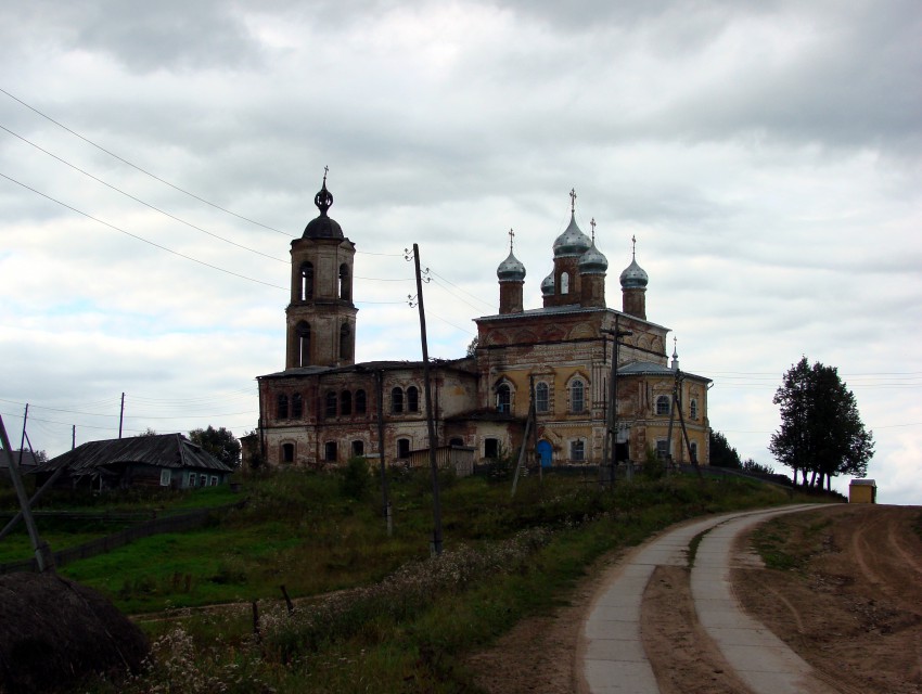 Церковь Михаила Архангела, Верхне-Лалье (Лузский район, Кировская область). общий вид в ландшафте