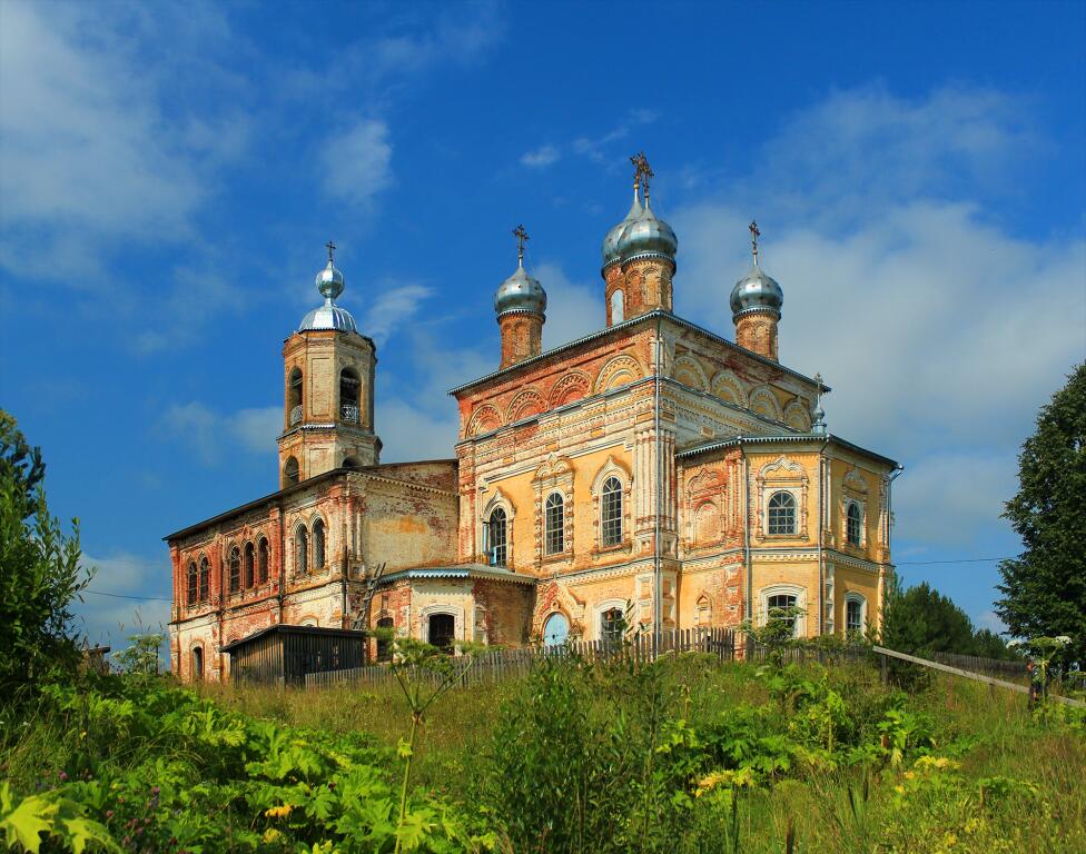 Церковь Михаила Архангела, Верхне-Лалье (Лузский район, Кировская область). общий вид в ландшафте