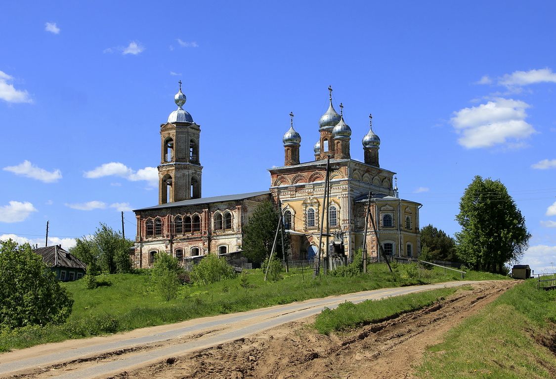 Церковь Михаила Архангела, Верхне-Лалье (Лузский район, Кировская область). общий вид в ландшафте