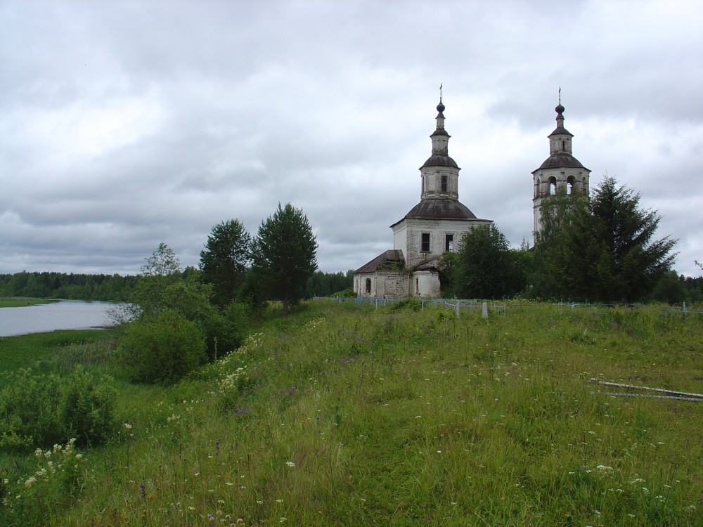 Церковь Преображения Господня, Слобода (Лузский район, Кировская область). общий вид в ландшафте
