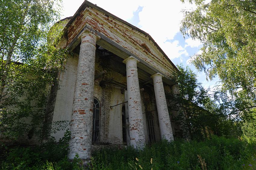 Церковь Троицы Живоначальной, Антипино (Лузский район, Кировская область). архитектурные детали