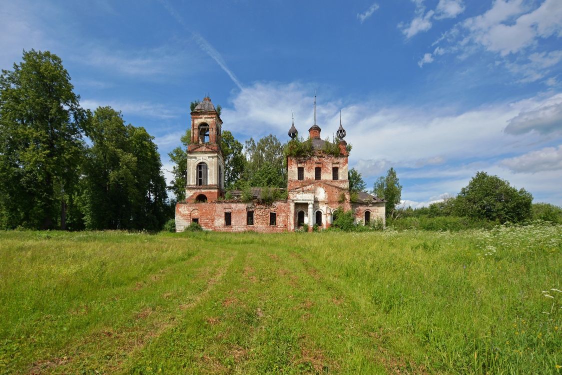 Церковь Воскресения Христова, Закедье (Борисоглебский район, Ярославская область). общий вид в ландшафте, Общий вид с юга