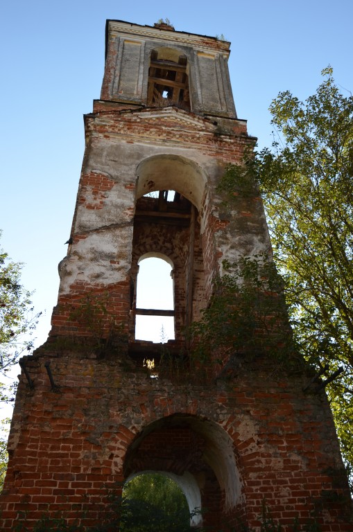 Церковь Троицы Живоначальной, Савинское (Борисоглебский район, Ярославская область). архитектурные детали