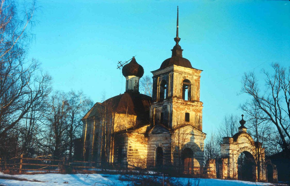 Церковь Николая Чудотворца (Бориса и Глеба), Деревеньки (Борисоглебский район, Ярославская область). фасады, 1996