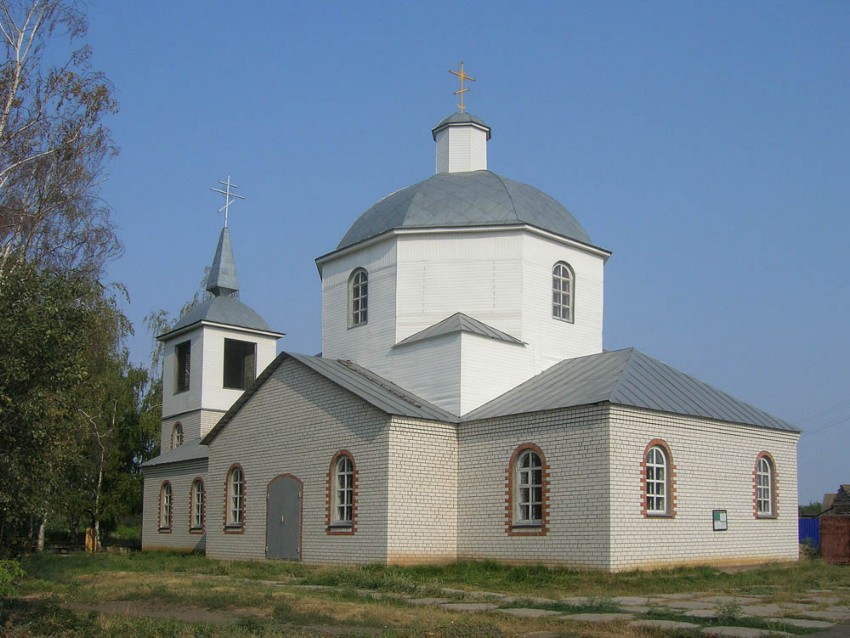 Листопадовка. Церковь Покрова Пресвятой Богородицы. общий вид в ландшафте