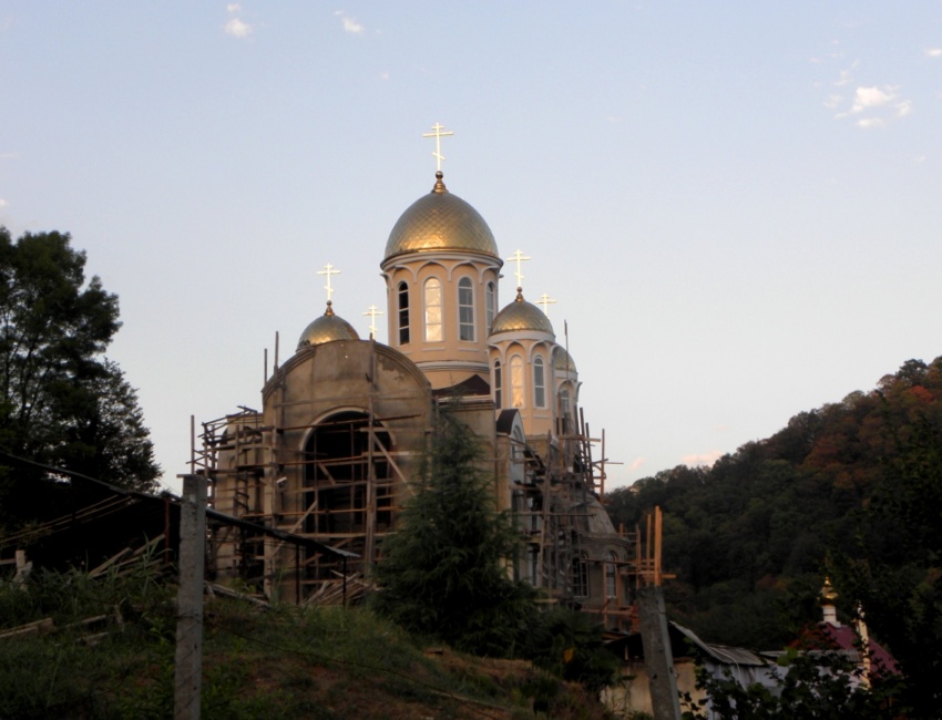 Церковь Казанской иконы Божией Матери в Дагомысе, Дагомыс (Сочи, город, Краснодарский край). общий вид в ландшафте