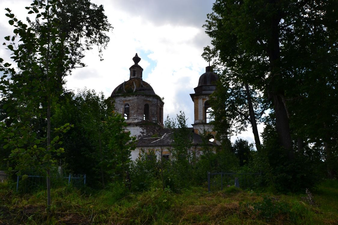 Вогнема. Церковь Рождества Пресвятой Богородицы. фасады