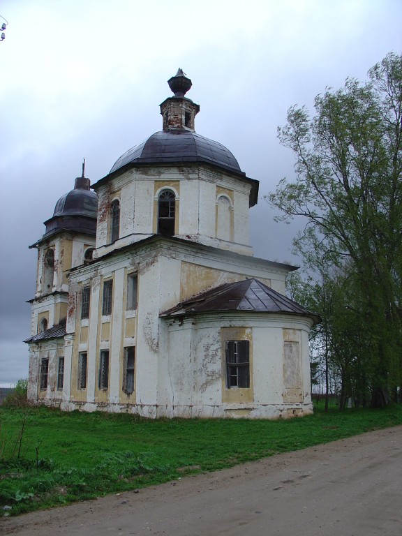 Церковь Рождества Пресвятой Богородицы, Вогнема (Кирилловский район, Вологодская область). фасады, 30.05 2005