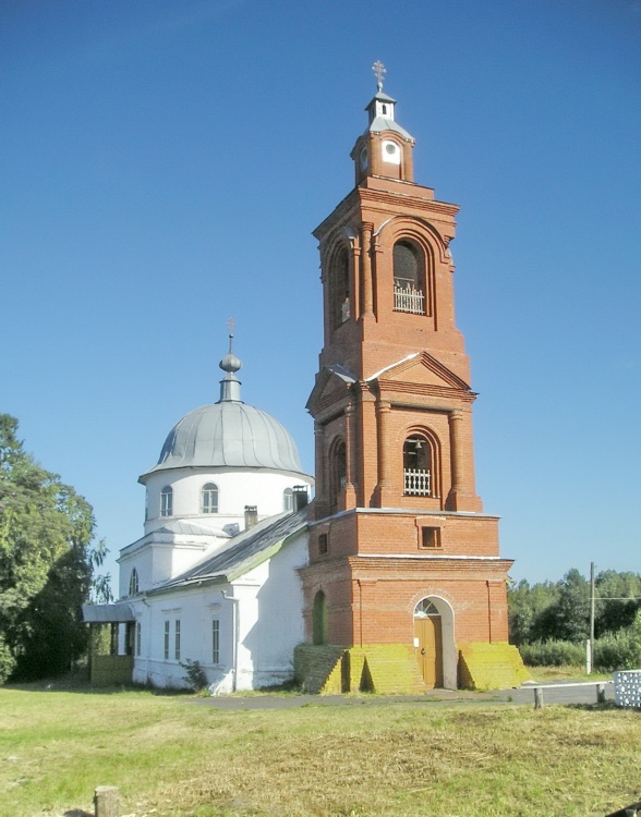 Медведево. Церковь Троицы Живоначальной. общий вид в ландшафте
