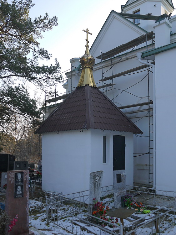Церковь Петра и Павла, Сысерть (Сысертский район (Сысертский ГО и Арамильский ГО), Свердловская область). фасады, Часовенка у северной стены храма