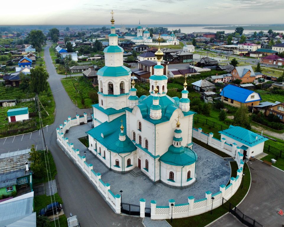 Церковь Троицы Живоначальной, Енисейск (Енисейск, город, Красноярский край). общий вид в ландшафте, С высоты вид с ЮВ (утро)