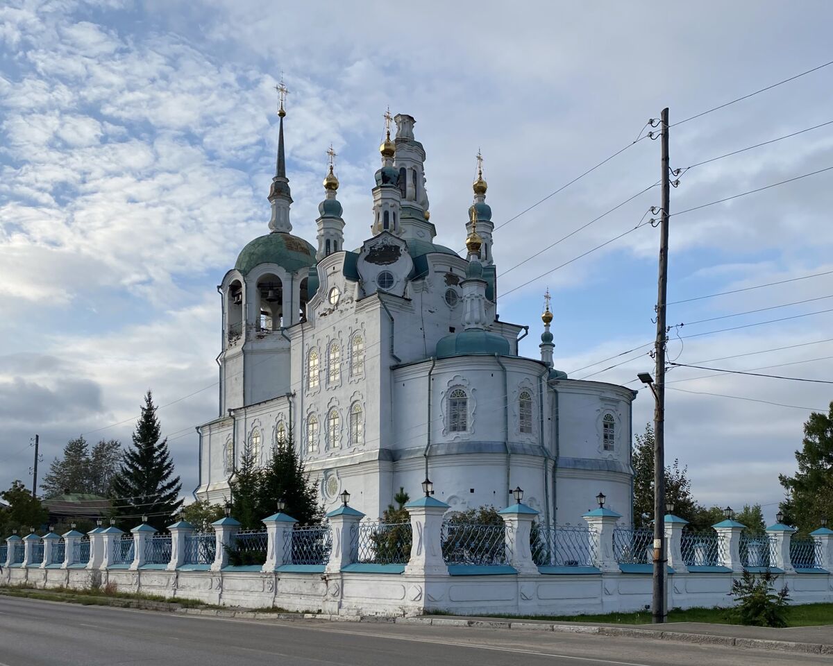 Кафедральный собор Успения Пресвятой Богородицы, Енисейск (Енисейск, город, Красноярский край). документальные фотографии, Вид с юго-востока, ведётся замена центральной главки с крестом