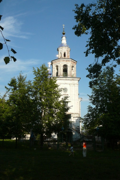 Петровское. Церковь Троицы Живоначальной. фасады
