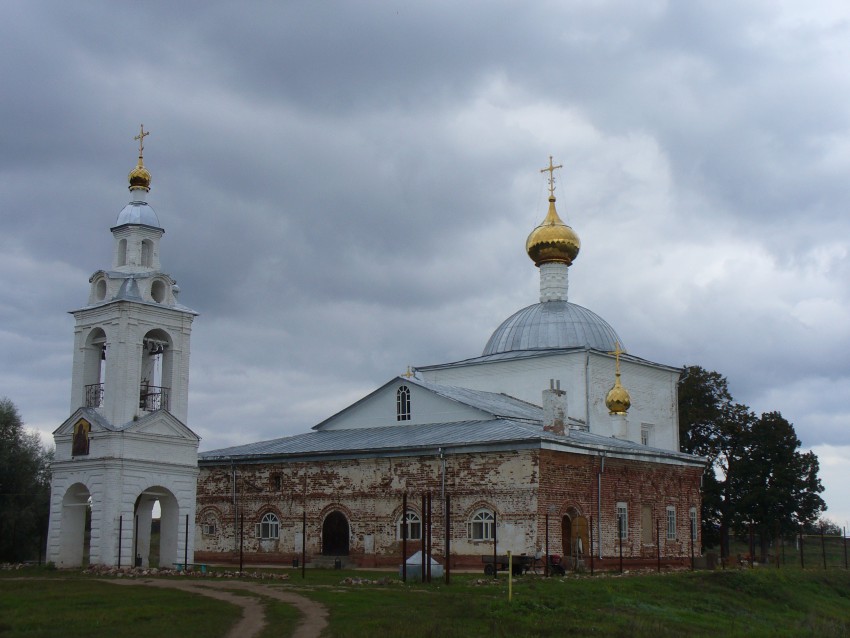 Три Озера. Церковь Рождества Христова. фасады, Отдельностоящая колокольня и церковь.