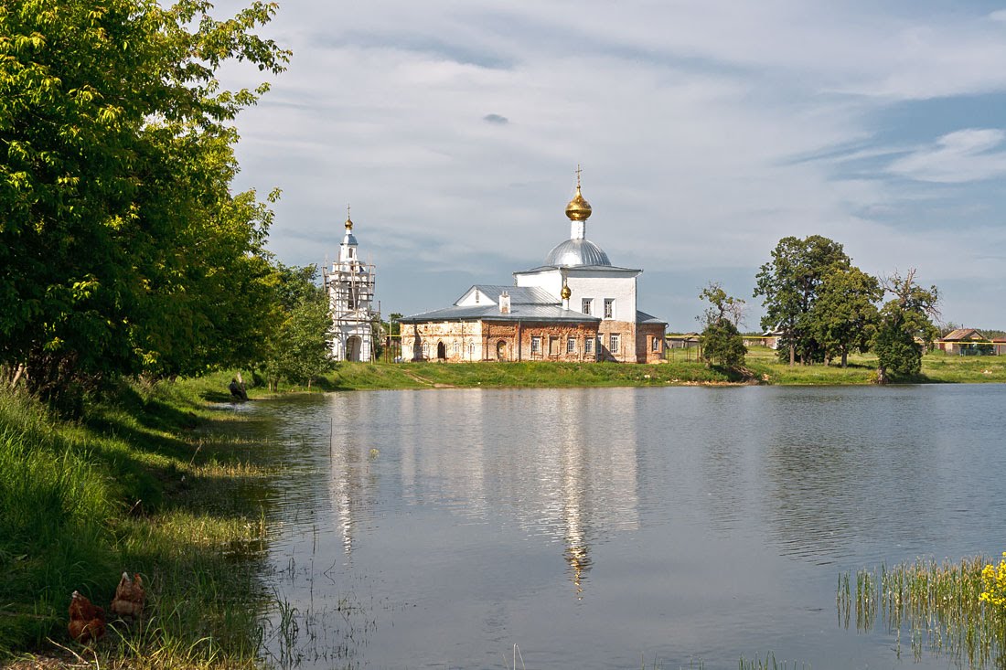 общий вид в ландшафте. Церковь Рождества Христова, Три Озера (Спасский район, Республика Татарстан)