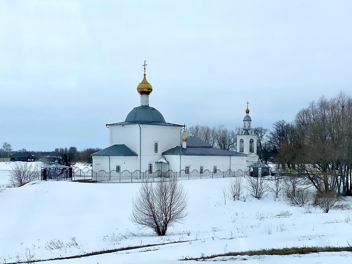 Вид с северо-востока, общий вид в ландшафте. Церковь Рождества Христова, Три Озера (Спасский район, Республика Татарстан)