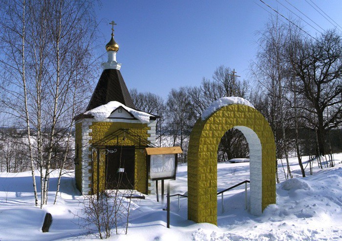 Часовня Николая Чудотворца, Николаевка (Боровский район, Калужская область). общий вид в ландшафте, Общий вид с запада.