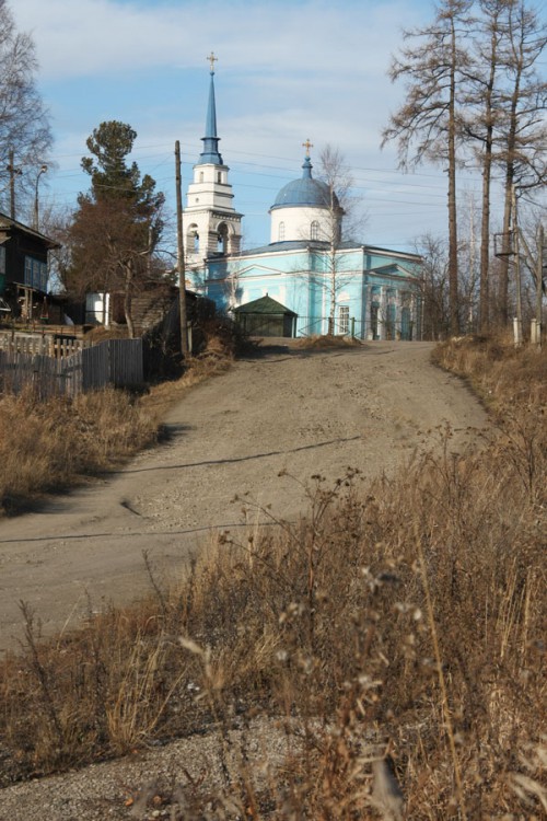 Церковь Казанской иконы Божией Матери, Карпинск (Карпинск (ГО Карпинск и Волчанский ГО), Свердловская область). общий вид в ландшафте, Вид с ул. Советская
