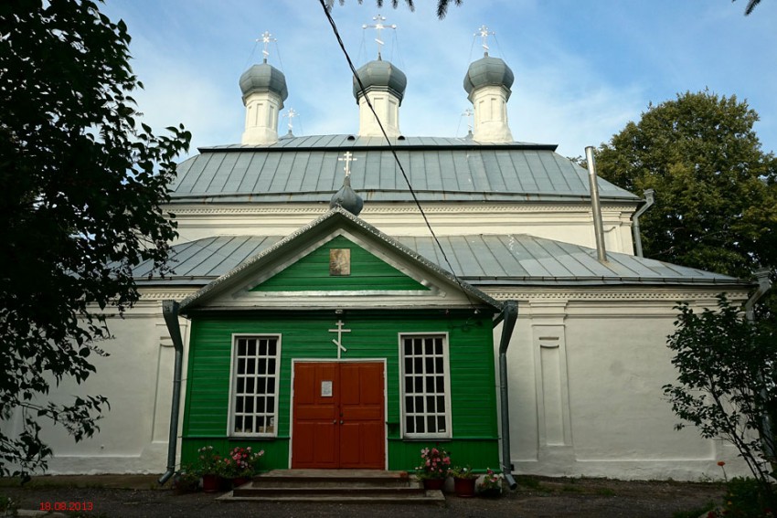 Локня. Церковь Спаса Преображения. фасады