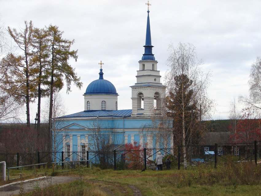 Церковь Казанской иконы Божией Матери, Карпинск (Карпинск (ГО Карпинск и Волчанский ГО), Свердловская область). общий вид в ландшафте
