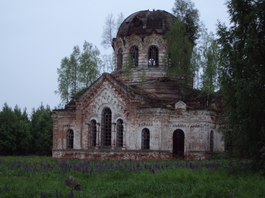 Церковь Троицы Живоначальной, Вагино, урочище (Белохолуницкий район, Кировская область). общий вид в ландшафте