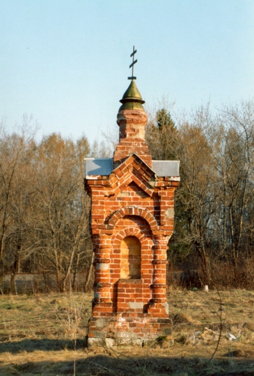 Неизвестная часовня, Выселки (Суздальский район, Владимирская область). фасады, северный фасад(на заднем плане видна жд)