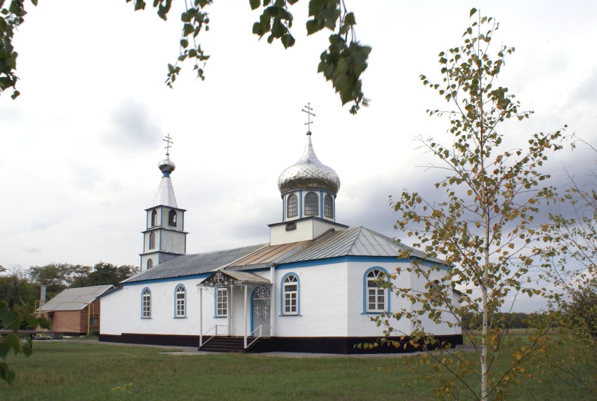 Ново-Бессергеновка. Церковь Вознесения Господня. общий вид в ландшафте