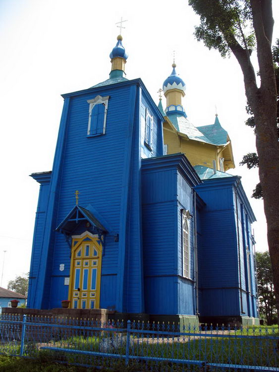 Церковь Успения Пресвятой Богородицы, Шарковщина (Шарковщинский район, Беларусь, Витебская область). общий вид в ландшафте