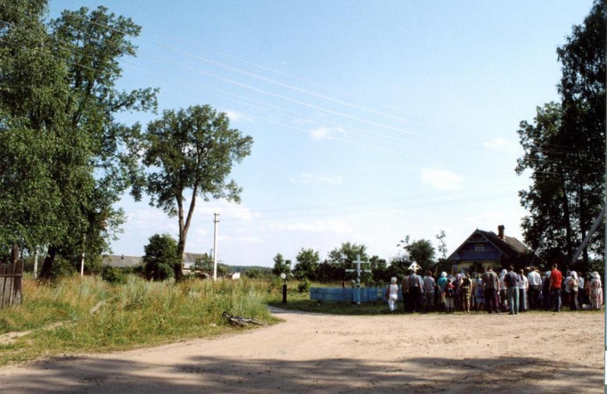 Крутец. Церковь Успения Пресвятой Богородицы. документальные фотографии, богослужение на месте разрушенного храма совершает архиепископ Владимирский и Суздальский Евлогий