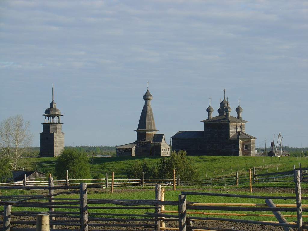 Абрамовская (Ниж.Малошуйка, Вачевская). Ансамбль Малошуйского погоста. общий вид в ландшафте