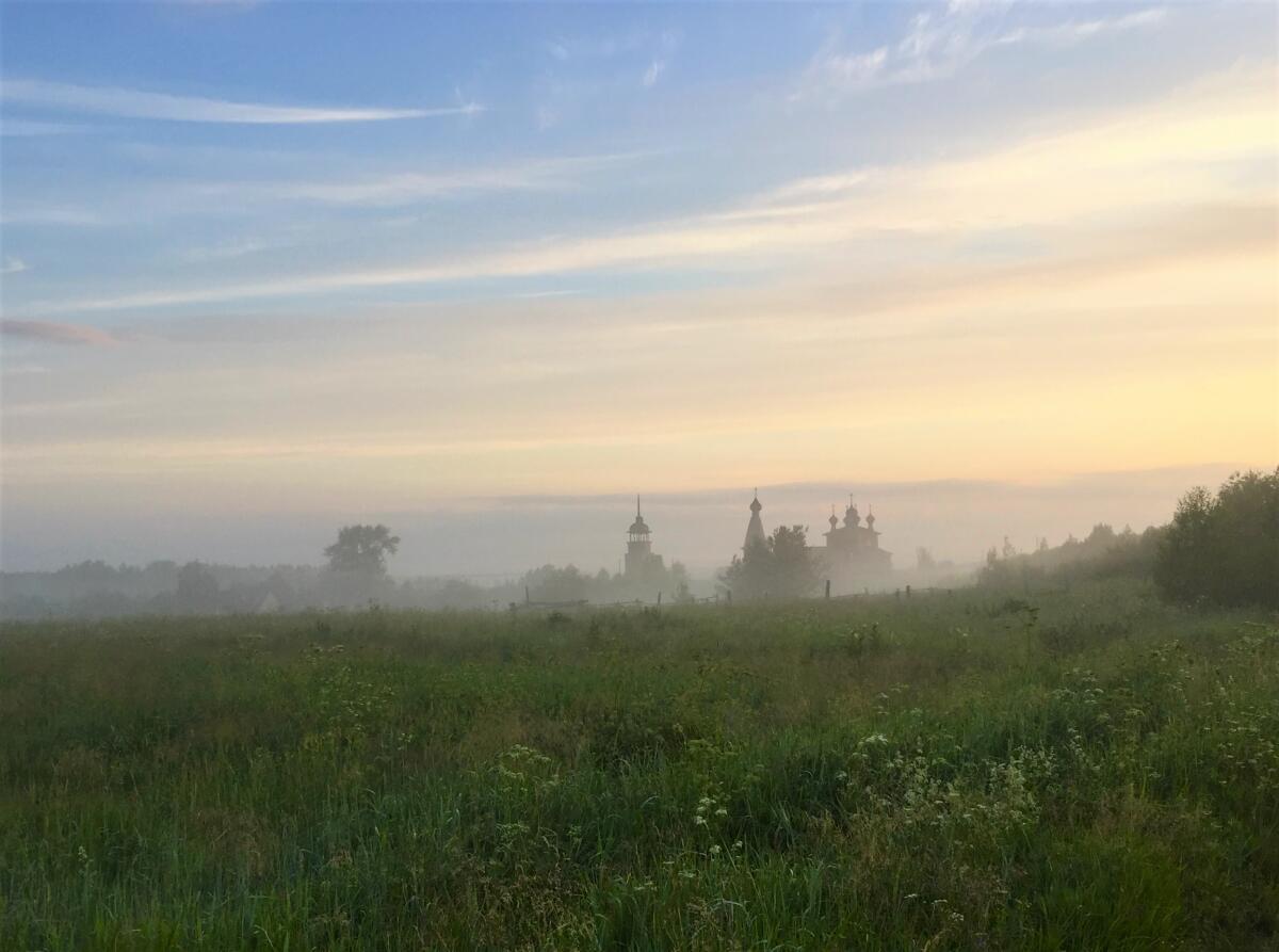 Храмовый комплекс Малошуйского погоста, Абрамовская (Малошуйка) (Онежский район, Архангельская область). художественные фотографии, Вид с дороги к станции Малошуйка