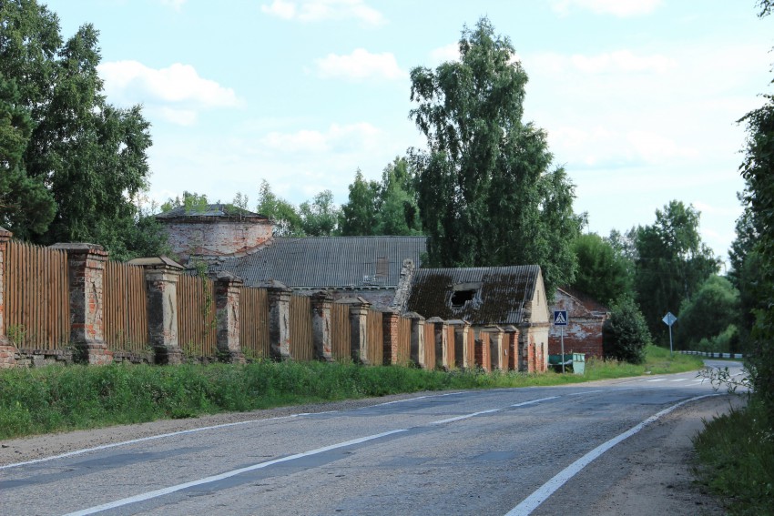 Веретея. Церковь Илии Пророка. общий вид в ландшафте