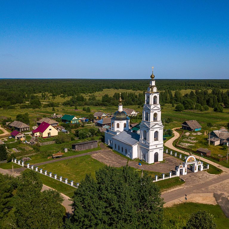 Прозорово. Церковь Михаила Архангела. общий вид в ландшафте