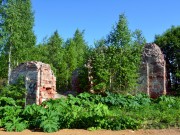 Церковь Спаса Преображения, Вид с северо-запада на руины нижнего яруса колокольни и фрагмент западной стены трапезной<br>, Митьково (Спас-Митьково), Ржевский район и г. Ржев, Тверская область