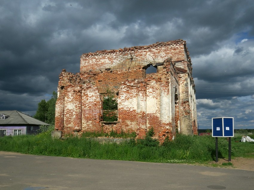 Порог. Церковь Покрова Пресвятой Богородицы. фасады