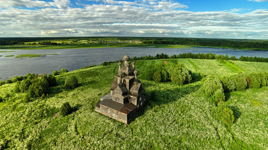 Медведевская (Жеребцова Гора, Подпорожье). Церковь Владимирской иконы Божией Матери. общий вид в ландшафте