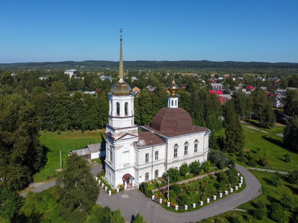 Собор Троицы Живоначальной, Онега (Онежский район, Архангельская область). общий вид в ландшафте